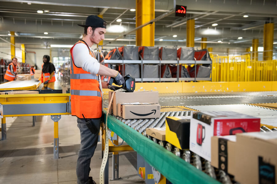 Работники на склад Amazon / IKEA